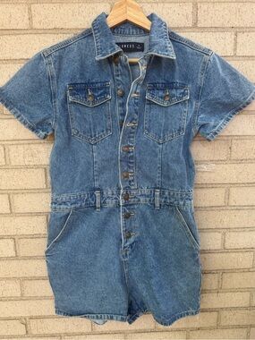Revolve Lioness “You Know What’s Up” Jean Denim Romper Shorts Size Medium
